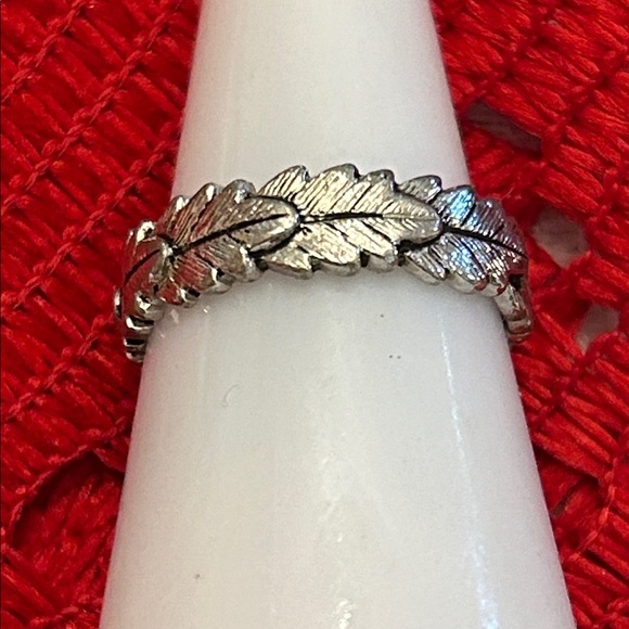 Vintage Silver Leaf Design Ring - Picture 5 of 6